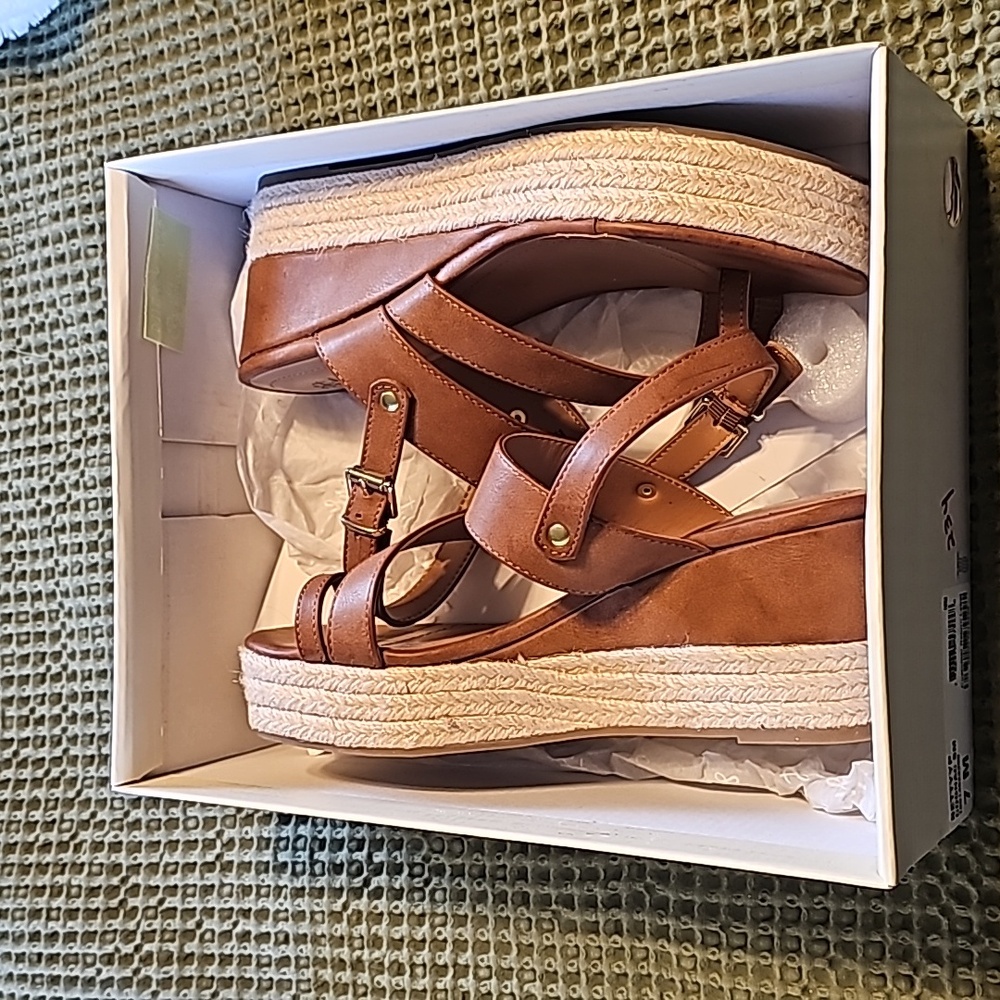 Platform sandal size 7